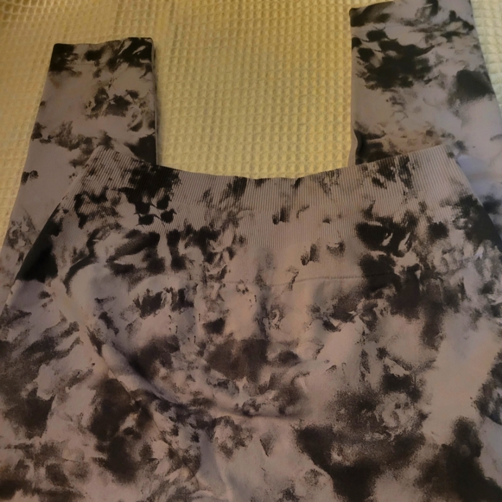 Purple  Tie-Dye Yoreo Workout Wear Size Med NWOT